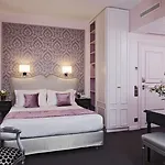 Hotel Saint-Petersbourg Opera & Spa