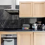 180 Suite Eden, Luxury Apt At Sacre Coeur