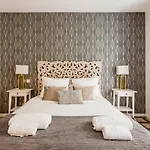 180 Suite Eden, Luxury Apt At Sacre Coeur