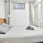 Luxurious 1 Bedroom Le Marais Temple Free Netflix