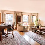 Paris Center Beaudelaire residence