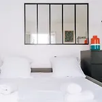 Unique And Bright Studio Apartment In Paris