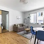 26 Montaigne/Place de l’Alma : Beautiful Apartment 4P