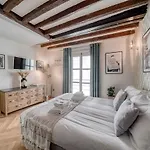 Ultra Central Historical Parisian Flat - Louvre