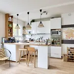 Bright Apartment For 4 With Balcony
