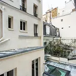 Cozy Studio In The Heart Of Paris