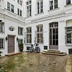 Le Marais - Place des Vosges City Studio