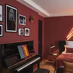 Seven Hotel
