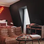 Seven Hotel