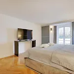 Elegant Apartment - 2Bd-6P - Avenue Montaigne