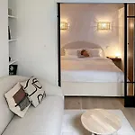 Canettes Deluxe Apartment