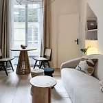Canettes Deluxe Apartment