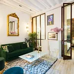 Chatelet - Louvre City Apartment