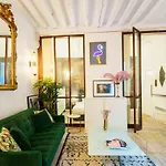 Chatelet - Louvre City Apartment