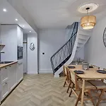 Duplex Center Of Paris By Studio Prestige