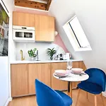 Newly Renovated Studio Under The Parisian Roofs - Arc De Triomphe