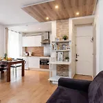 Rue Cler - Eiffel Tower City Apartment