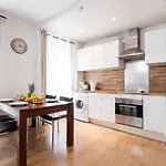 Rue Cler - Eiffel Tower City Apartment