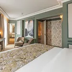 Manolita Paris