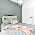 Charming Flat In Montmartre - Imhost