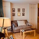 Comfortable Studio Near The Eiffel Tower