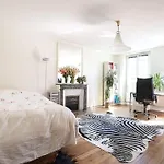 Central And Parisian Style - 3 Bedrooms