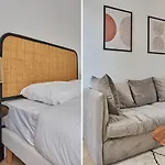 Apartment Center Of Paris By Studio Prestige