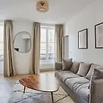 Apartment Center Of Paris By Studio Prestige