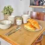 Nice Apartment In The 6Th Arr Of Paris - Welkeys