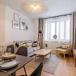 Modern Apartment - 2Br-6P - Republique