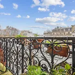 Spacious Apartement \'Canal Saint Martin\' For 6 By Weekome