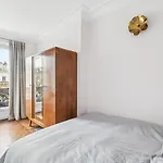 Spacious Apartement \'Canal Saint Martin\' For 6 By Weekome