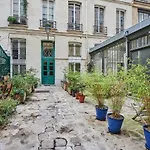 Apartment Centrer Of Paris By Studio Prestige