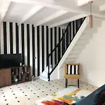 Une Maison A Paris