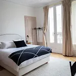 3 bedroom Luxury Eiffel Tower View Apartment