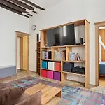 Appartement au coeur du Marais à Paris by Weekome