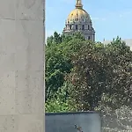 3 bedroom Luxury Eiffel Tower View Apartment