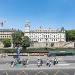 Amazing Flat Views Seine River