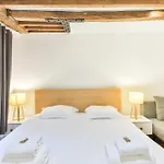 Dazzling Studio Caire