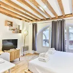Dazzling Studio Caire
