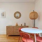 Cozy Parisian Retreat In The Heart Of The City