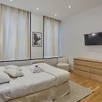 Apartment Center Of Paris By Studio Prestige