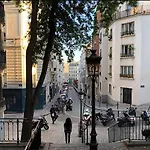 Superbe Appartement Au Coeur De Montmartre