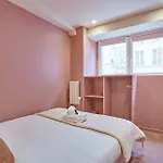 Apartment Center Of Paris By Studio Prestige