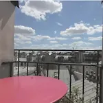 Sous Les Toits De Paris Shared Place