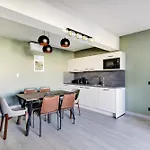 Pick A Flat\'S Apartments In In Parc Des Buttes Chaumonts - Rue Edouard Pailleron