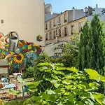 2 Bedroom Apartment With Balcony / Park Buttes Chaumont /Jourdain