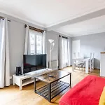 Luxurious 2 Bedroom Tour Eiffel Bourdonnais Free Netflix