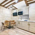 Palais Royal - Victoires 1Bdr By B\'Your Home