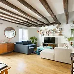 Luxurious 2 Bedroom Canal Saint Martin Saint Lazare
